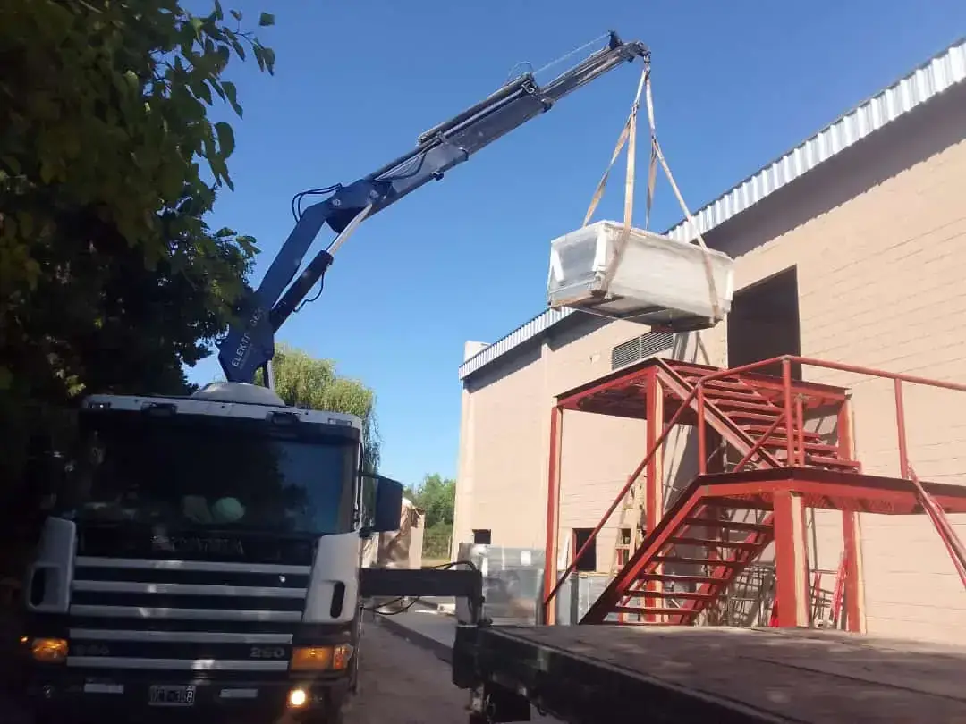 Pharmaceutical equipment unloading
